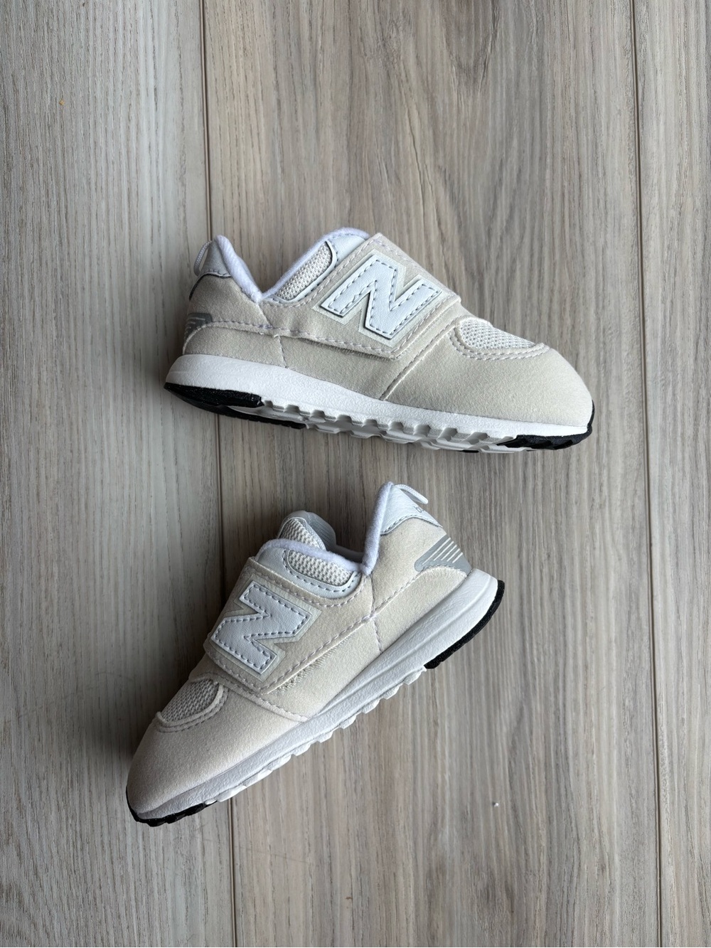 NWT New Balance Kids Cream/Tan Velcro Sneakers
